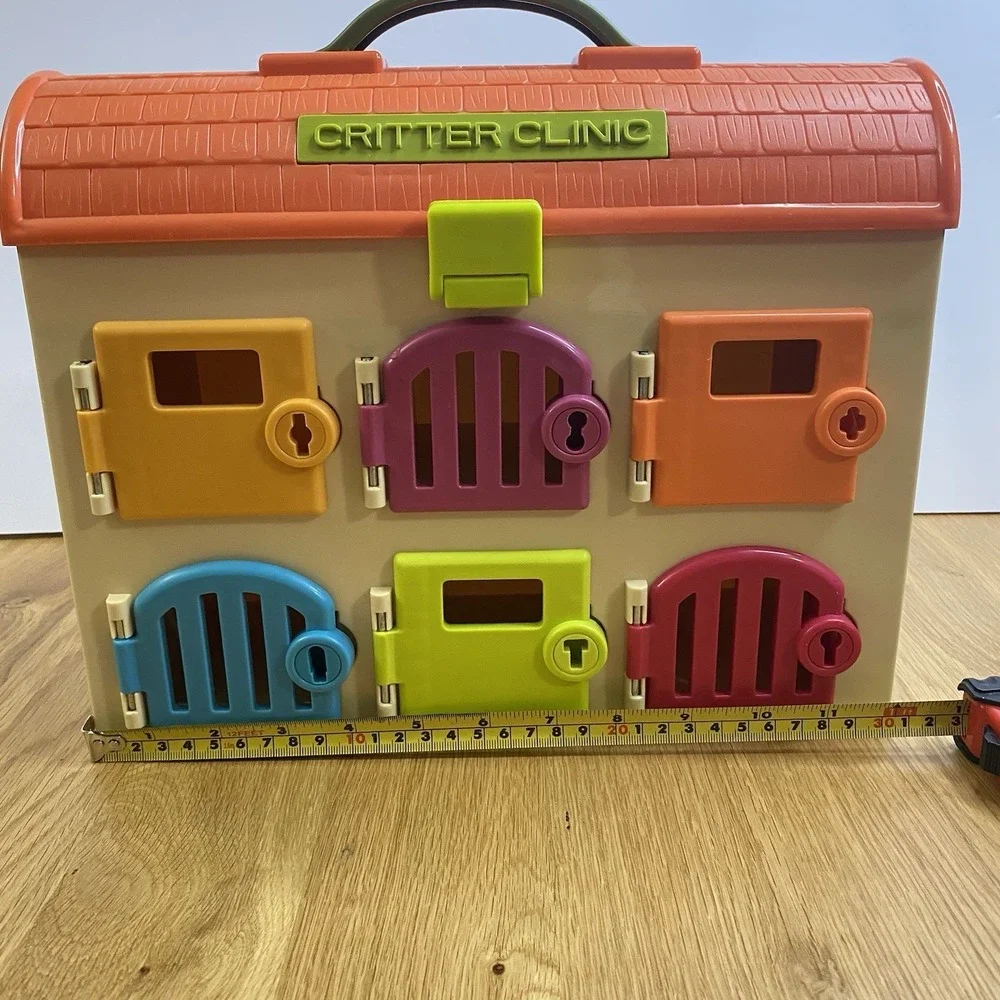 Battat B Critter Clinic Pet Vet Animal Hospital No Accessories Or Figures